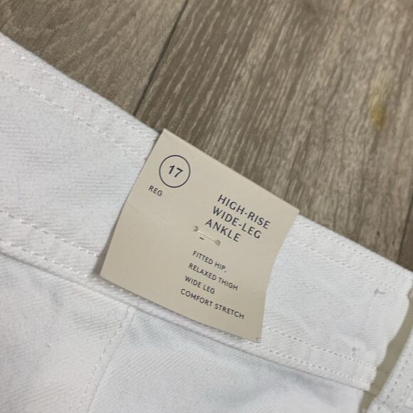 NWT Universal Thread High Rise Wide Leg Comfort Stretch White Ankle Jeans - Picture 8 of 9